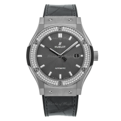 542.NX.7071.LR.1104 | Hublot Classic Fusion Racing Grey Titanium 42 mm watch. Buy Online